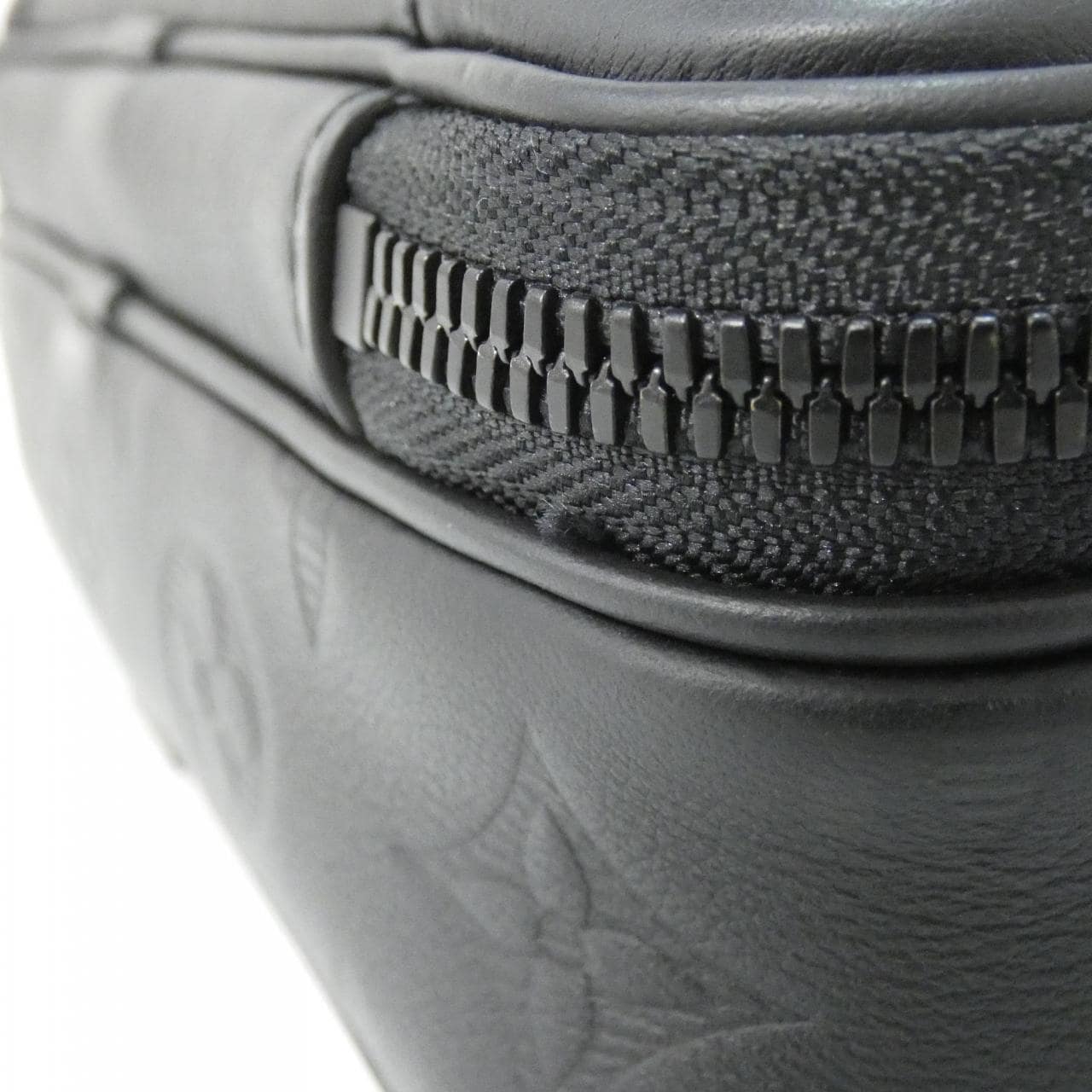 LOUIS VUITTON Monogram Shadow Alpha 可穿戴钱包 M82544 单肩包