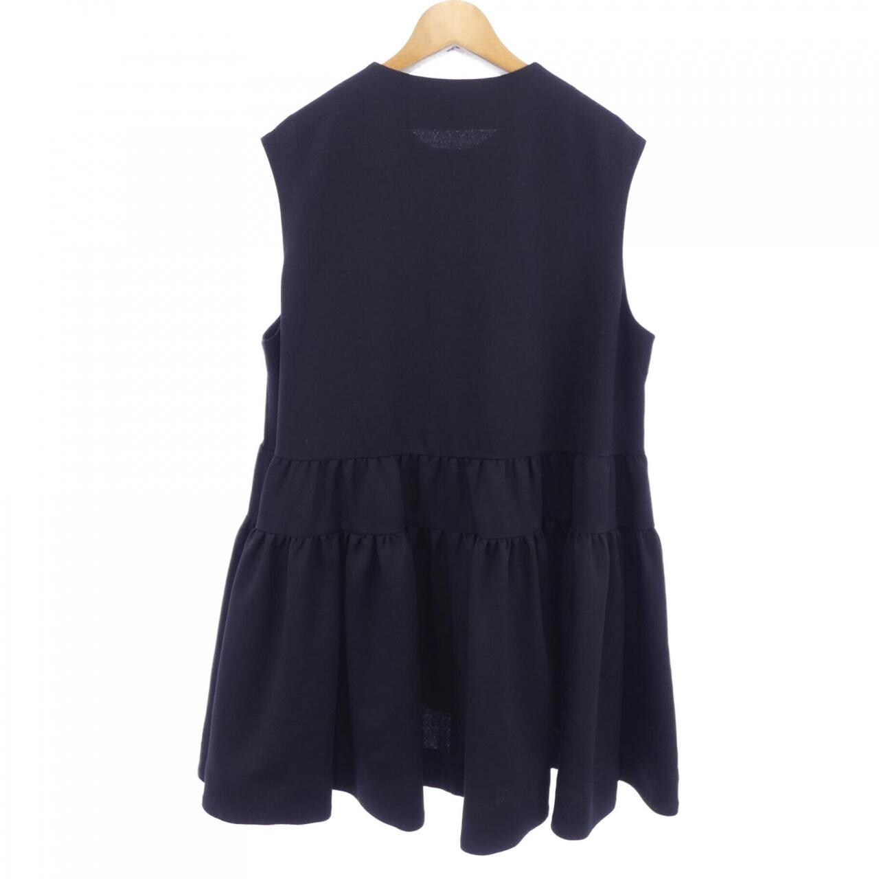 AUDIE A MUSES トップス