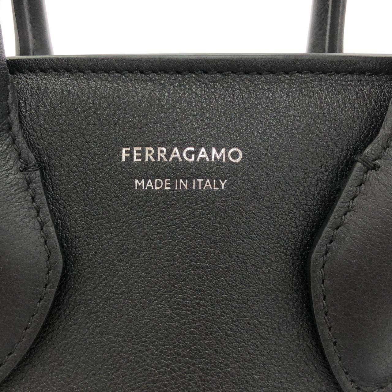 サルヴァトーレフェラガモ 24 1681 バッグ