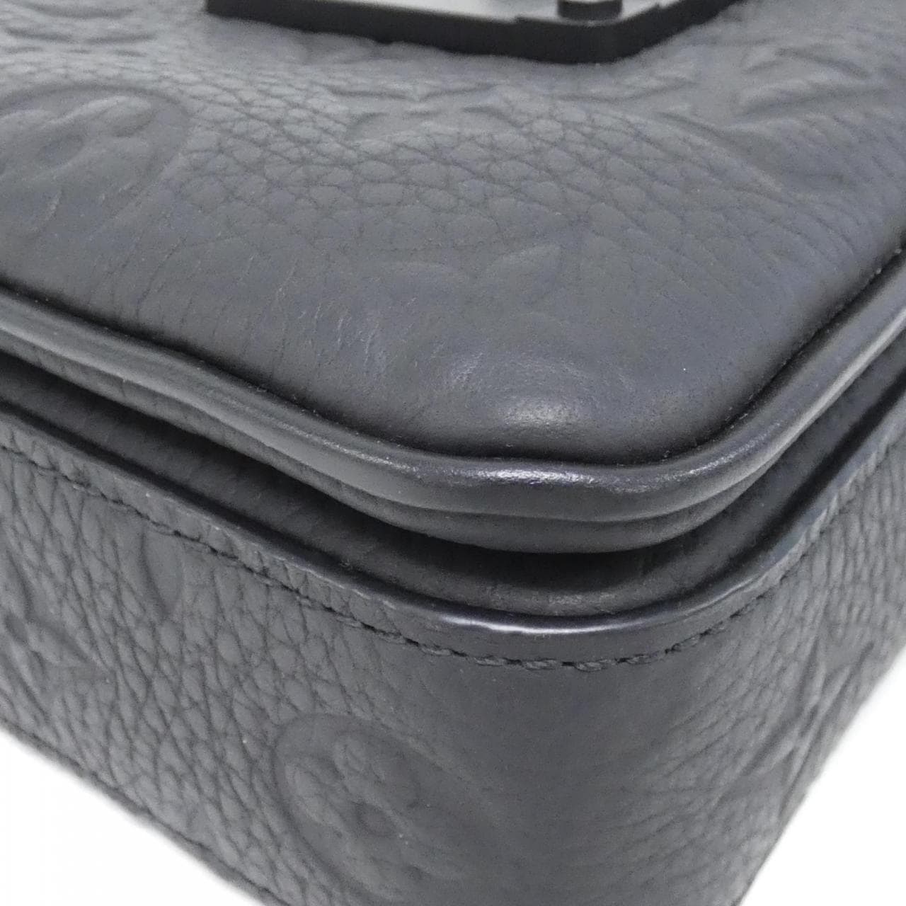 ルイヴィトン トリヨン モノグラム Sロック ヴェルティカル ウエアラブル ウォレット M81524 ショルダーバッグ