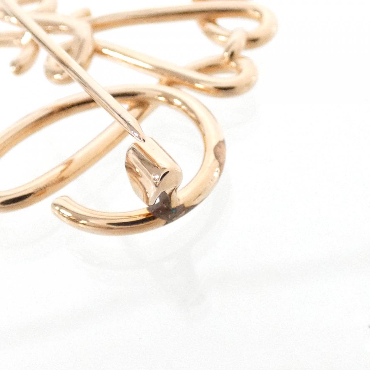 ロエベ 111 27 027 ブローチ