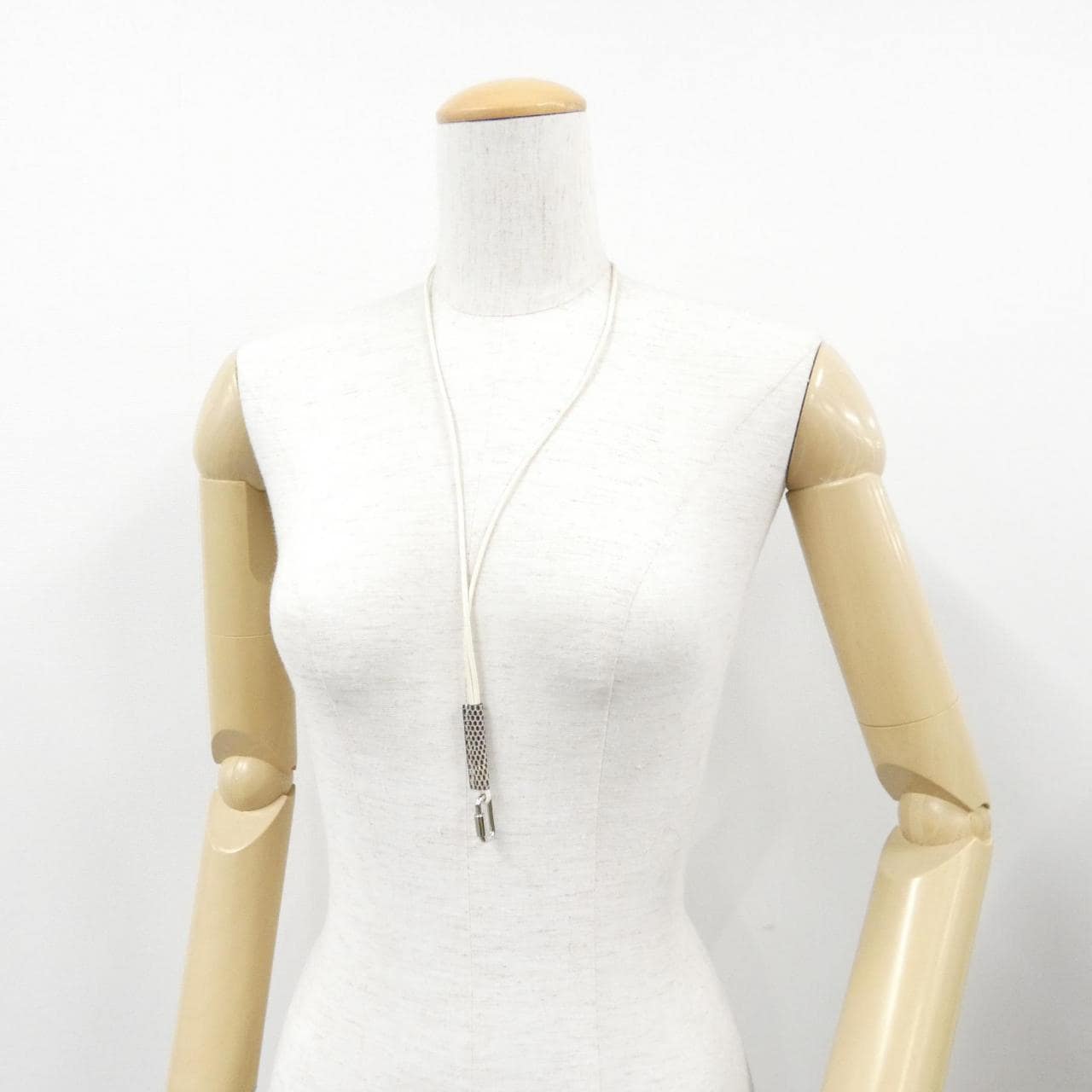 エルメス キュリオジテ ムスクトン ネックレス