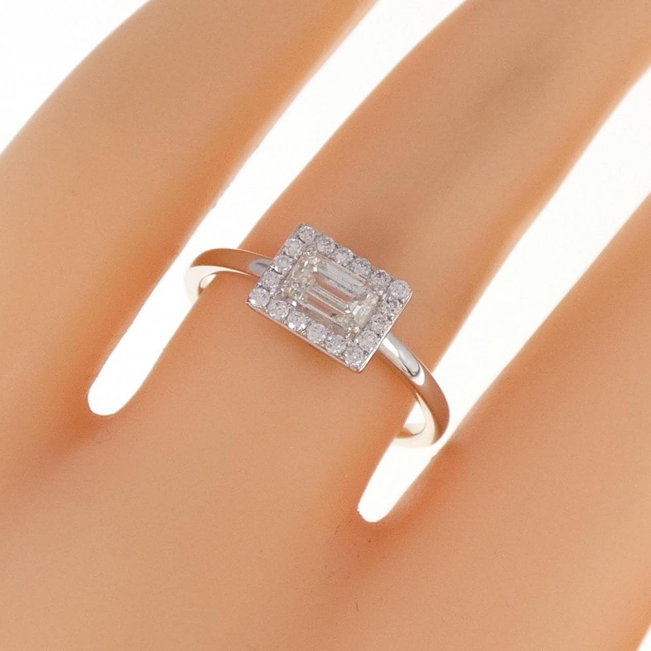 [BRAND NEW] K18WG Diamond Ring 0.40CT