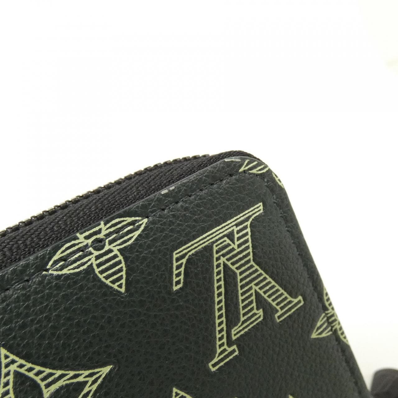 ルイヴィトン モノグラム シャドウ ジッピーウォレット ホリゾンタル M27178 財布