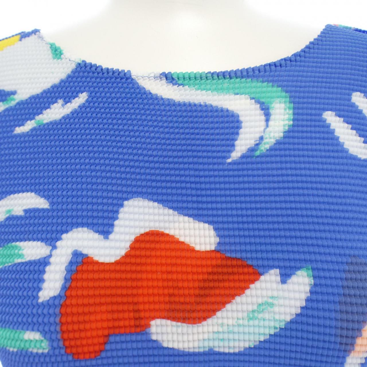 ミーイッセイミヤケ me ISSEY MIYAKE トップス