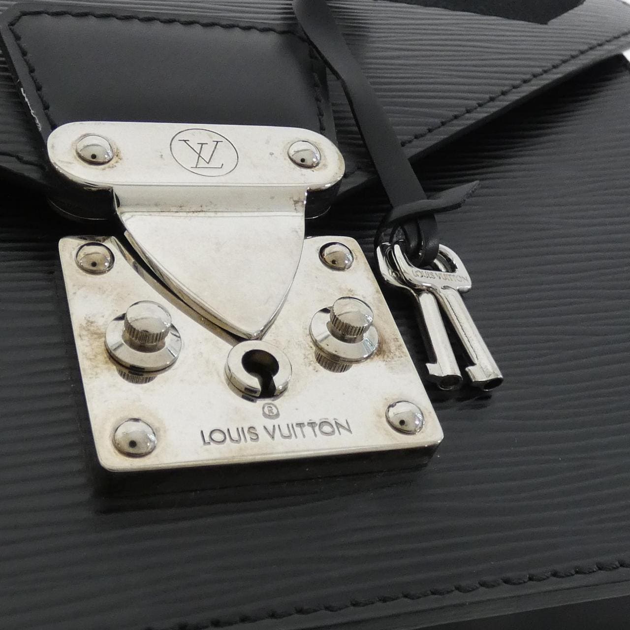 ルイヴィトン エピ ポシェット セリエ ドラゴンヌ M52762 セカンドバッグ