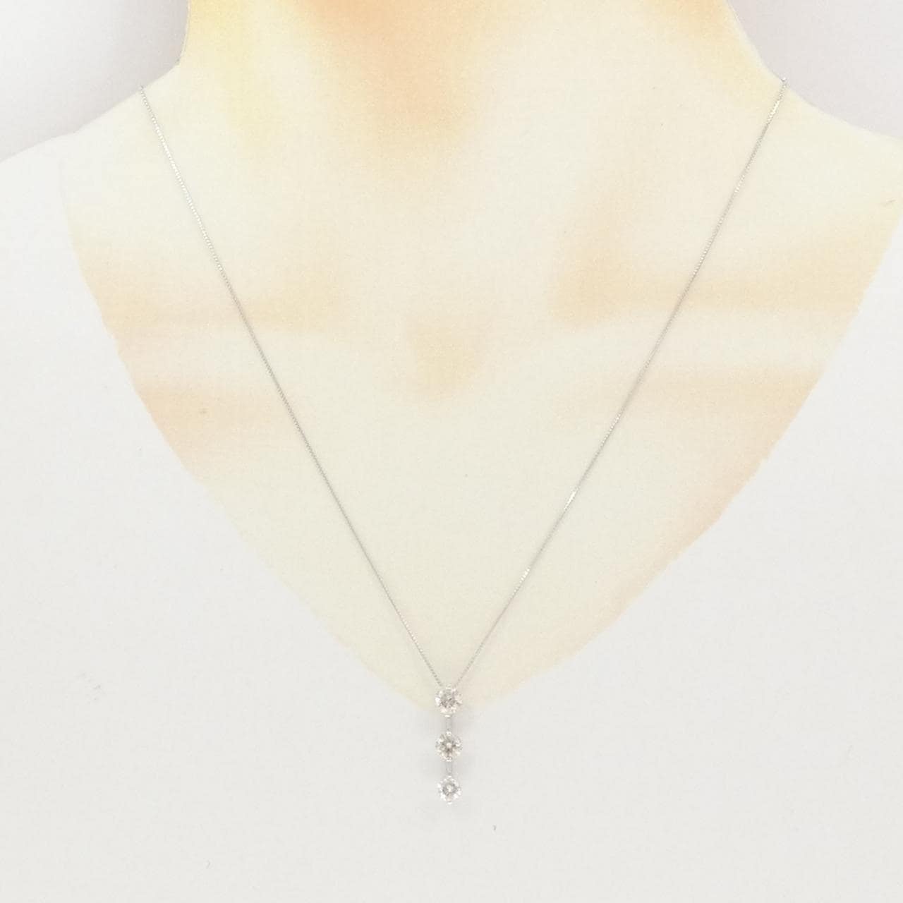K18WG スリーストーン ダイヤモンド ネックレス 1.36CT