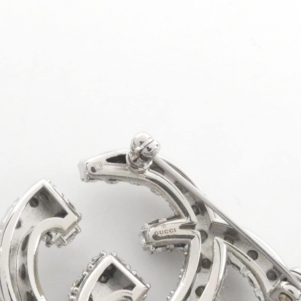 グッチ 819015 J3F42 ブローチ