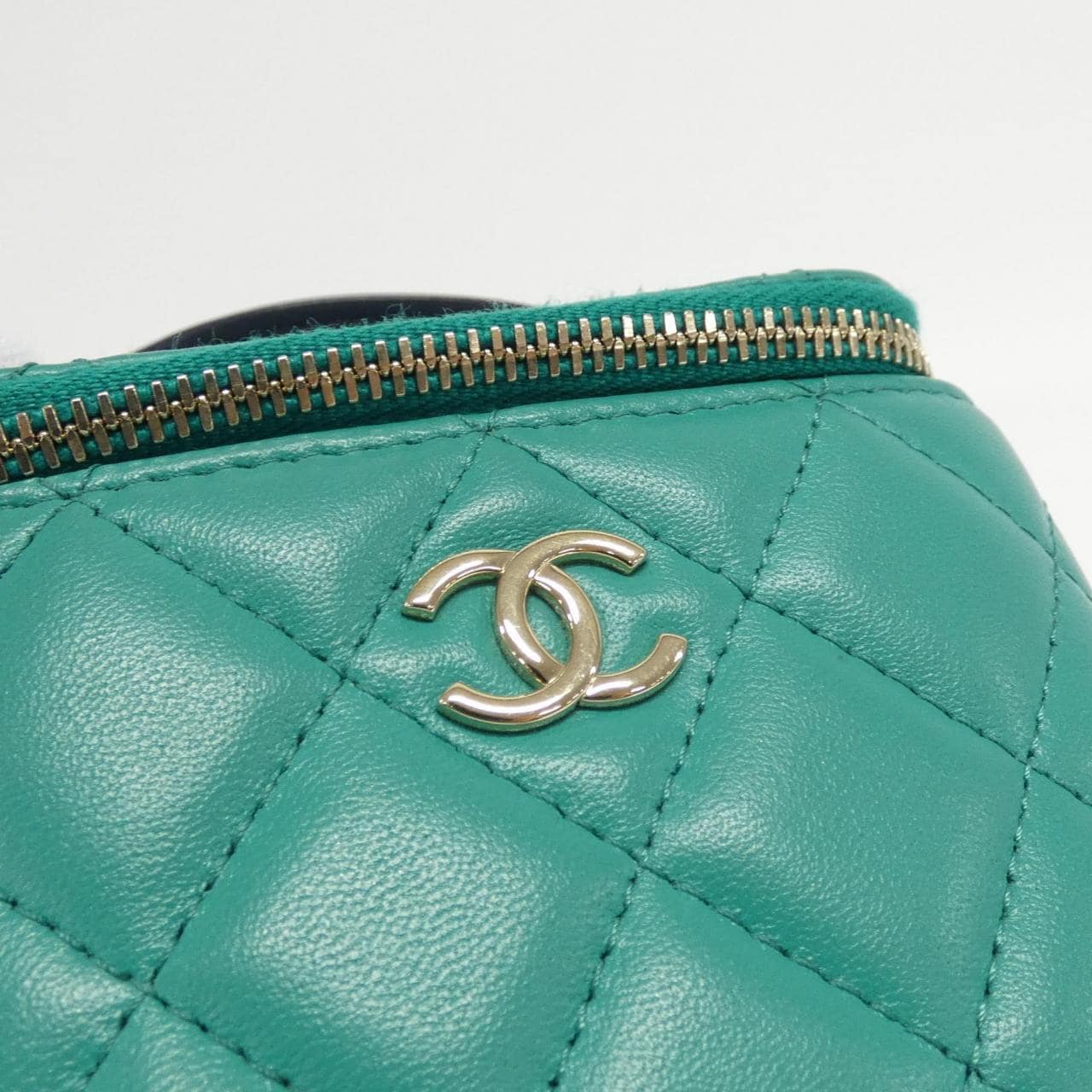 CHANEL AP2198 bag