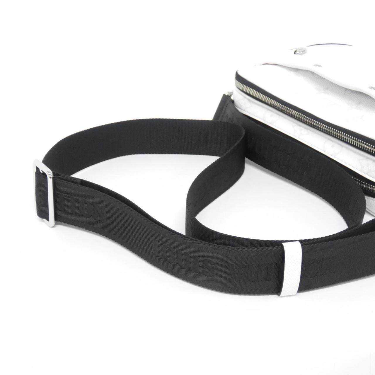 ルイヴィトン タイガ ラマ アルファ　メッセンジャー M31069 ショルダーバッグ