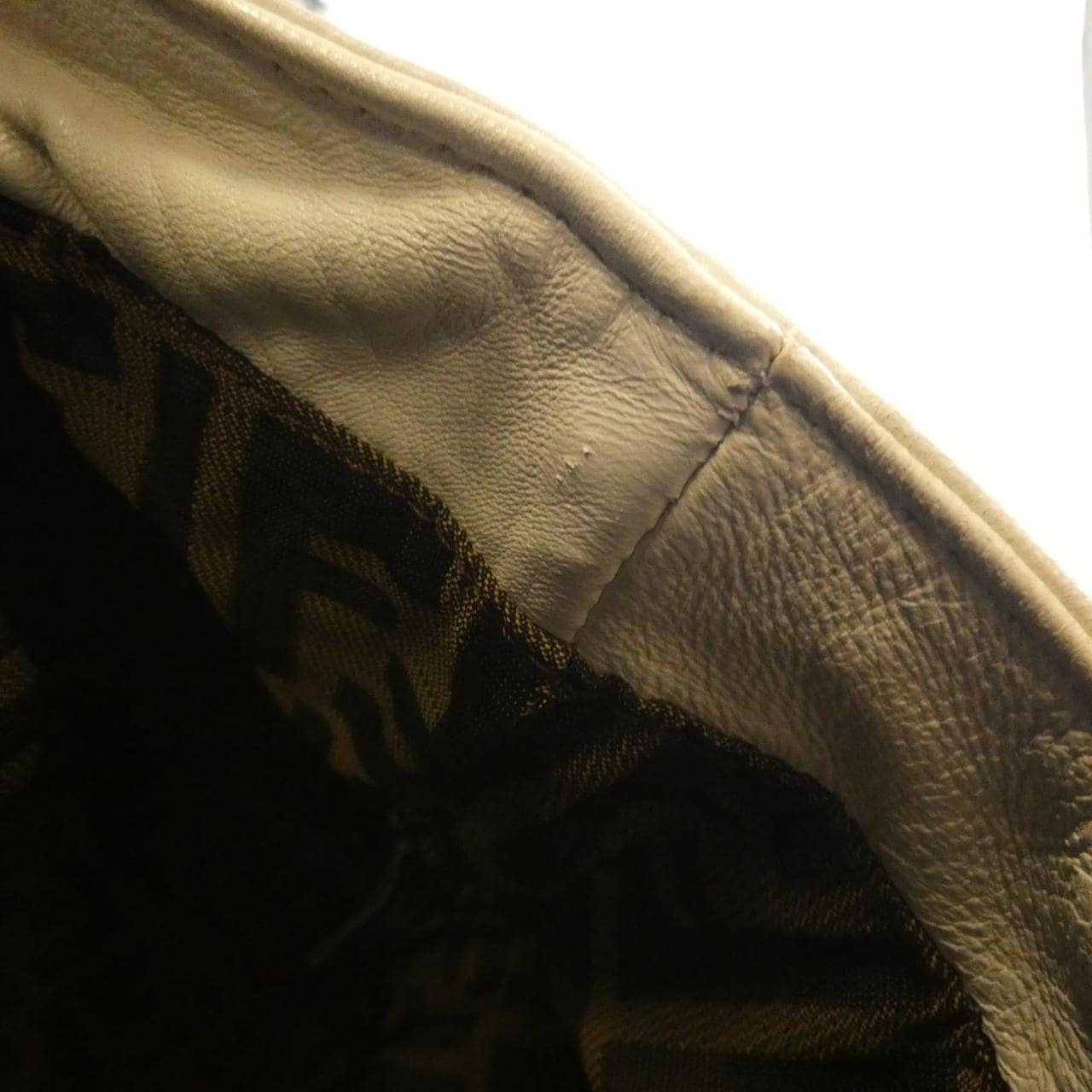 フェンディ SPY 8BR511 UN2 バッグ