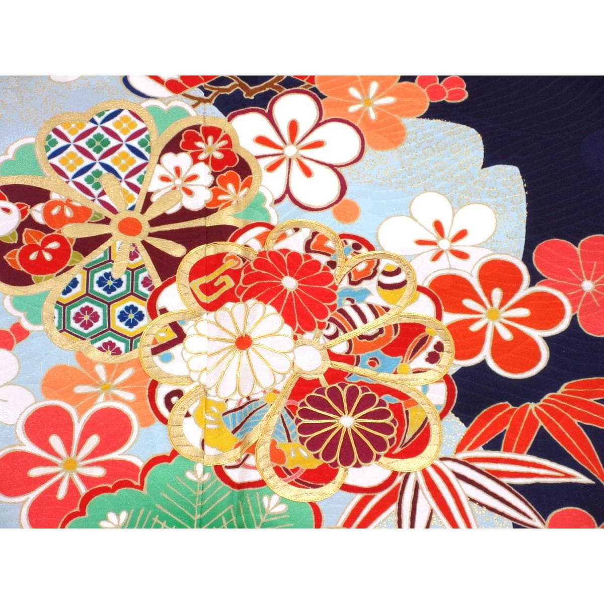 振袖　友禅金彩加工　刺繍入り