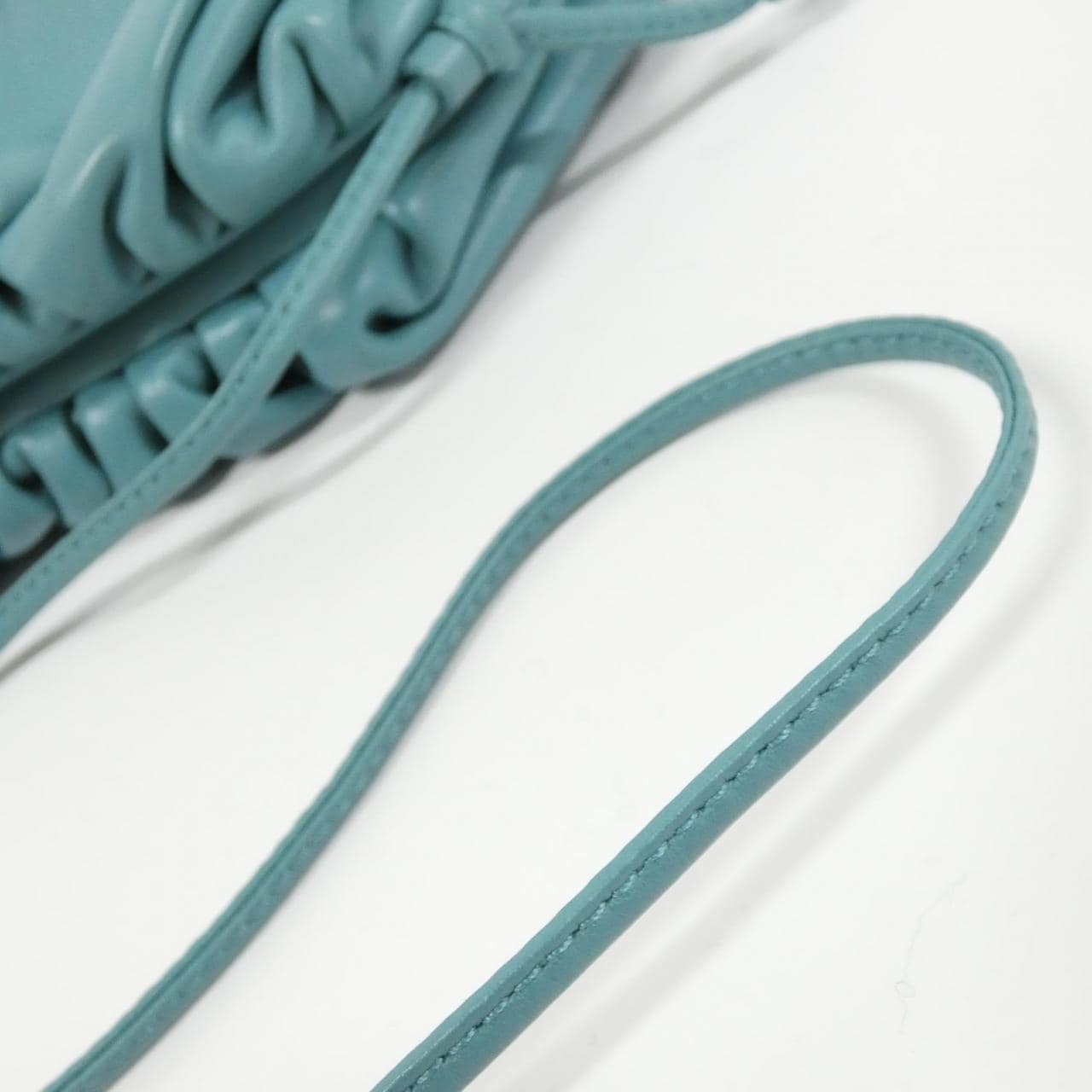 ボッテガヴェネタ 585852 VCP40 ショルダーバッグ