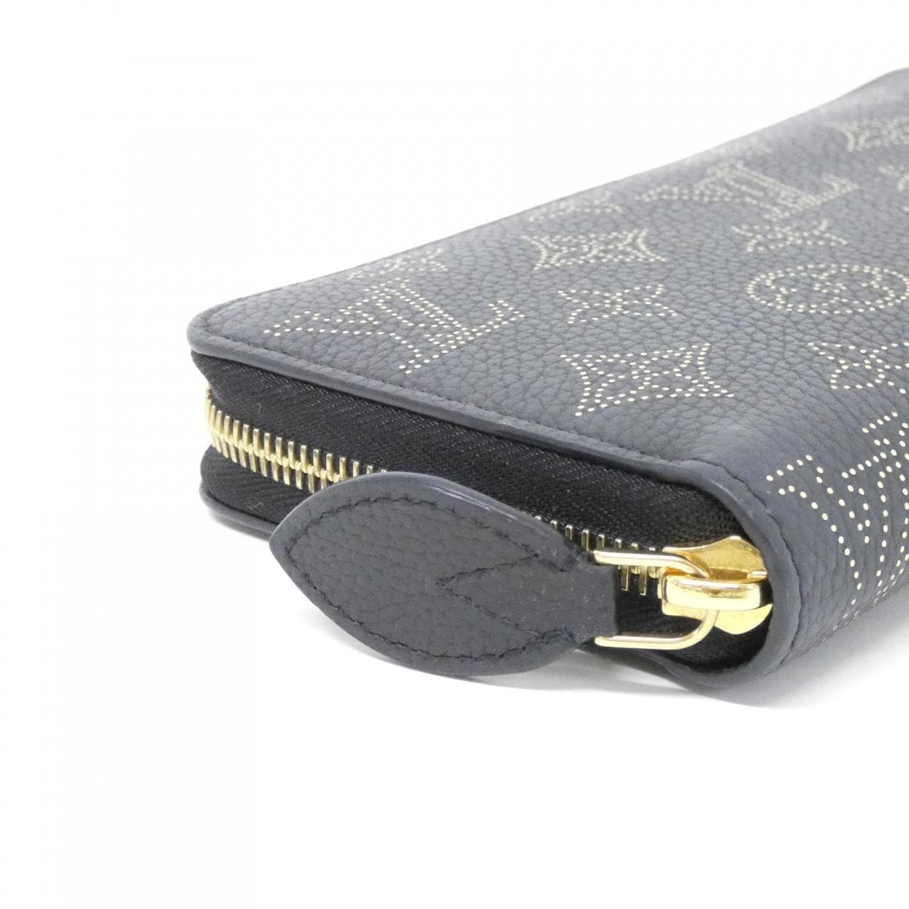 LOUIS VUITTON Mahina拉链钱包 M82645 钱包