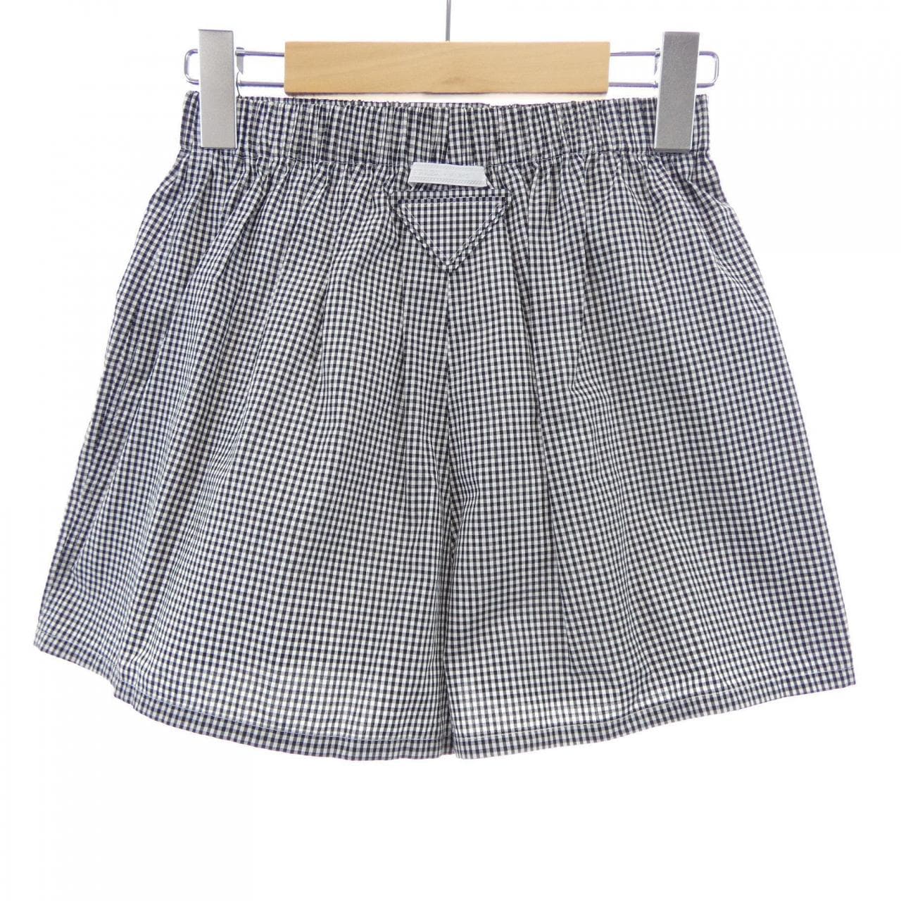 プラダ PRADA トライアングルロゴ P247G S221 109C ショートパンツ