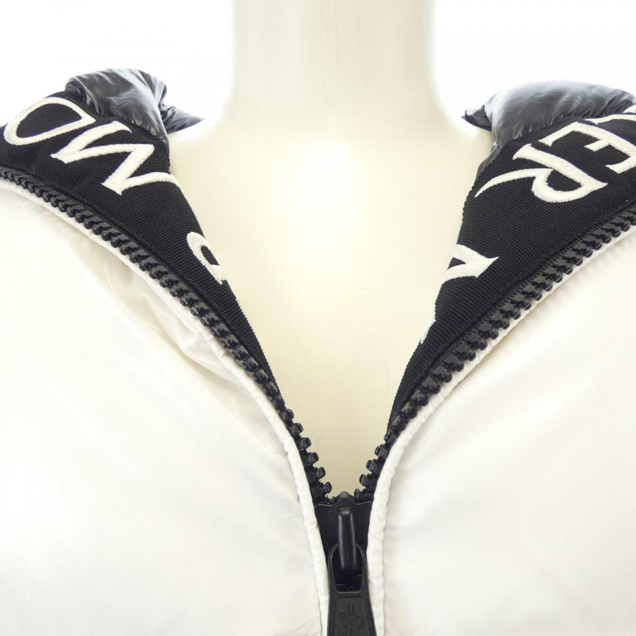 モンクレール MONCLER 68950 BARONNIES ダウンジャケット