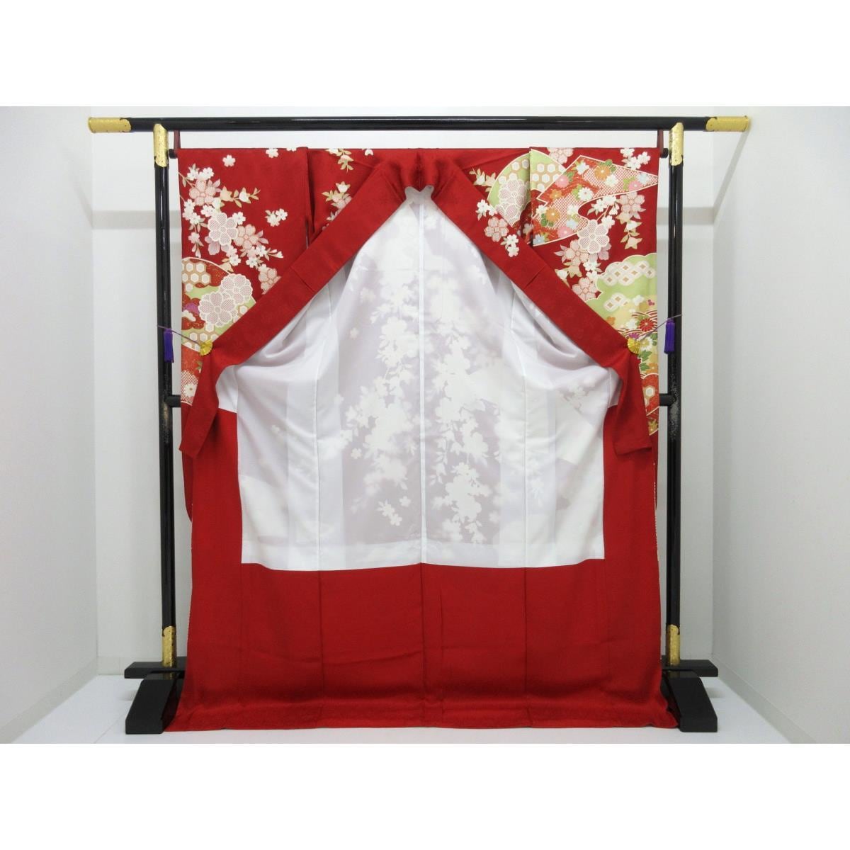 振袖　友禅金彩加工　刺繍入り