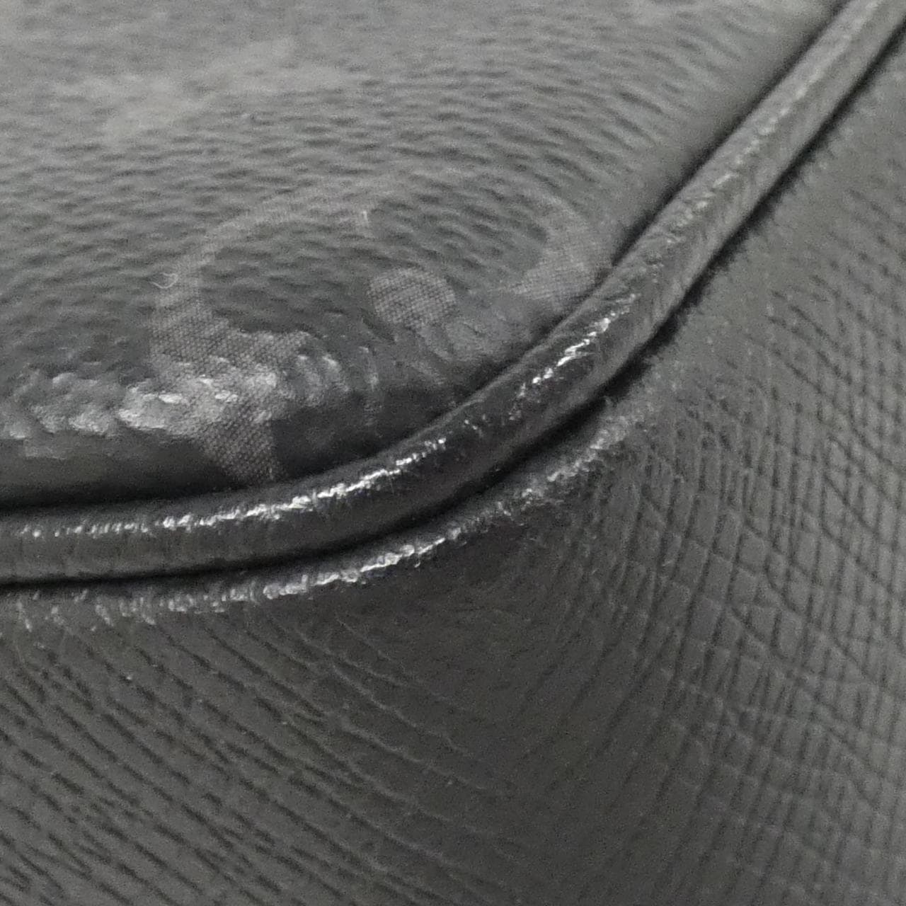 ルイヴィトン タイガ ラマ アウトドア メッセンジャー PM M30233 ショルダーバッグ