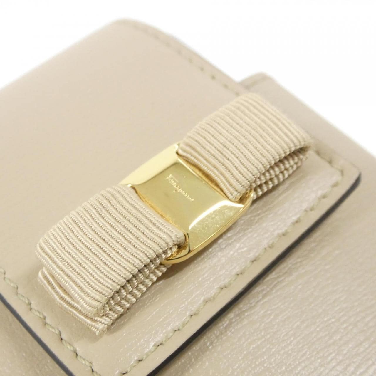 サルヴァトーレフェラガモ 22 0381 フォンケース