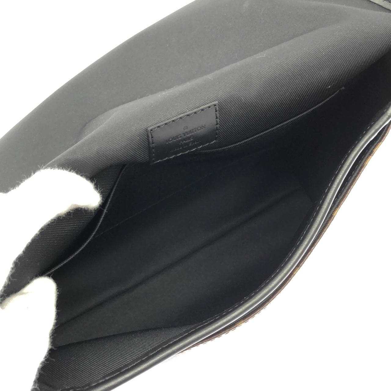 ルイヴィトン モノグラム マカサー マグネティック メッセンジャー M45557 ショルダーバッグ