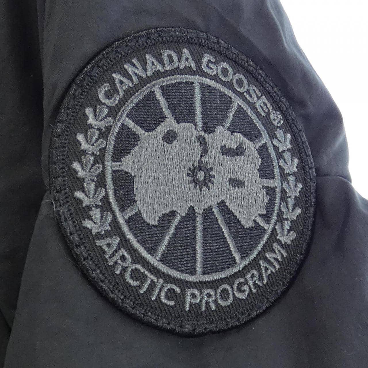 加拿大鹅CANADA GOOSE羽绒大衣