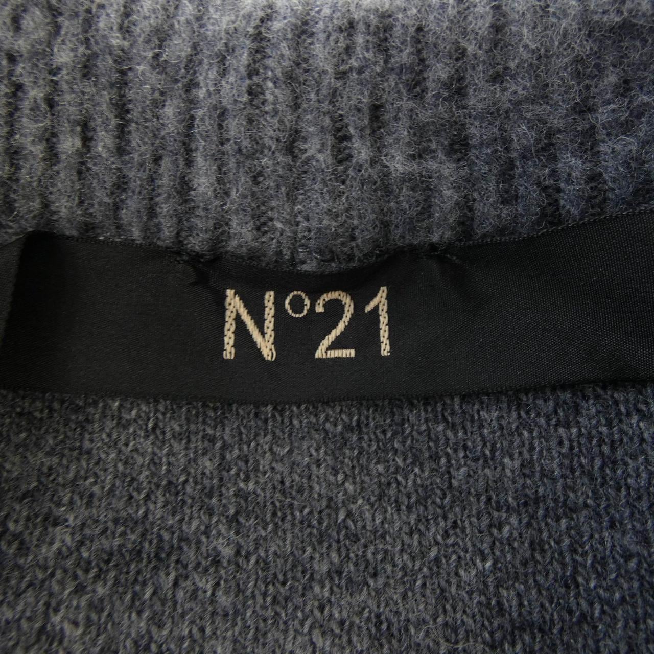 ヌメロヴェントゥーノ N°21 ニット
