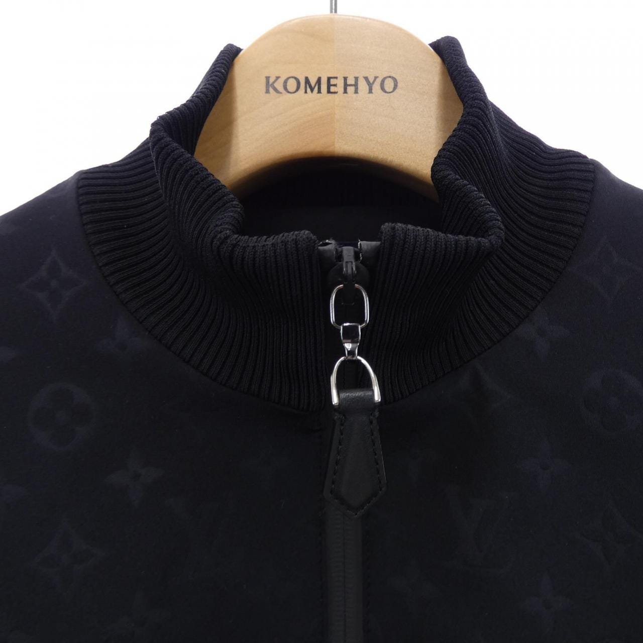 ルイヴィトン LOUIS VUITTON エンボスモノグラム FMJA26D97 ブルゾン