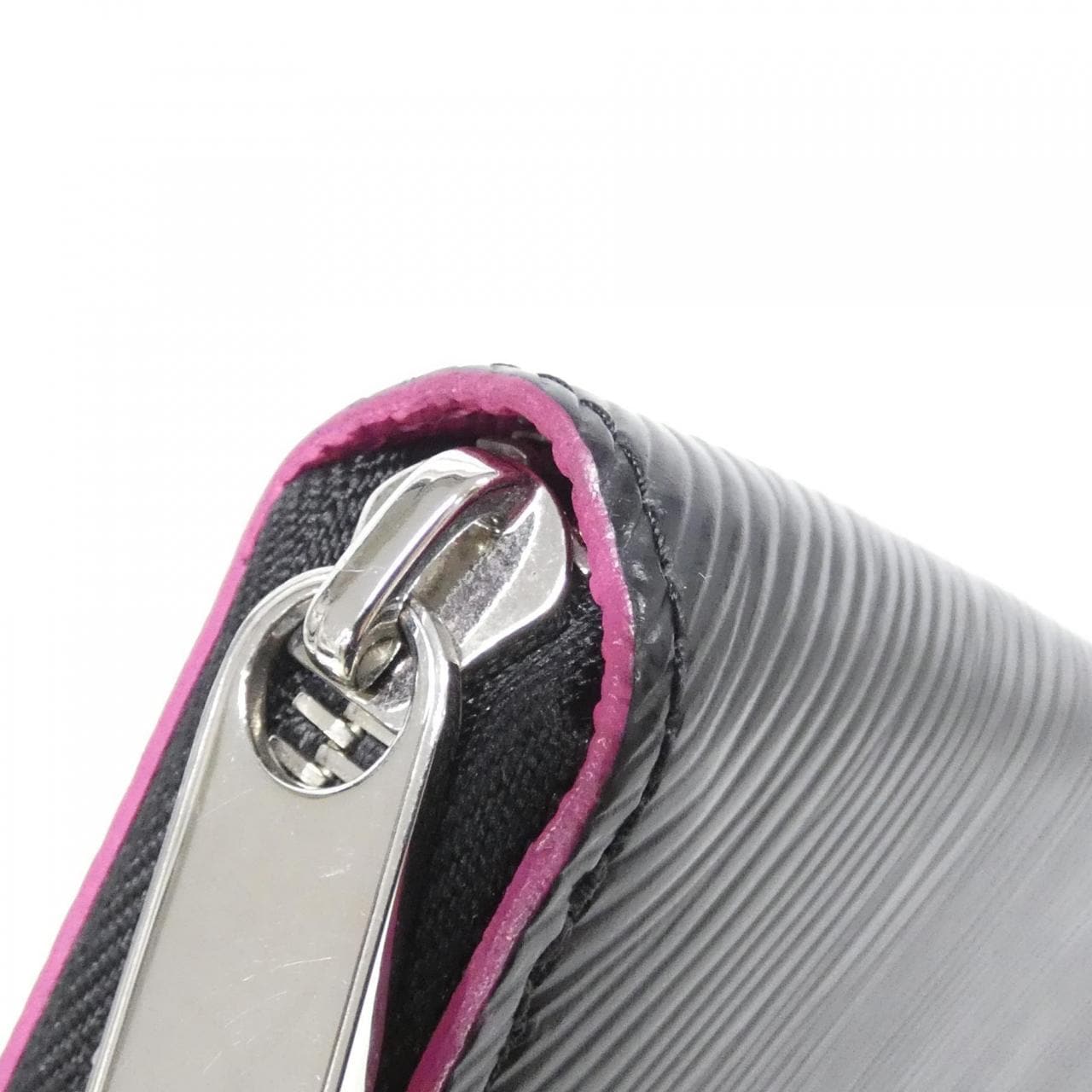 ルイヴィトン エピ ジッピー ウォレット M64838 財布