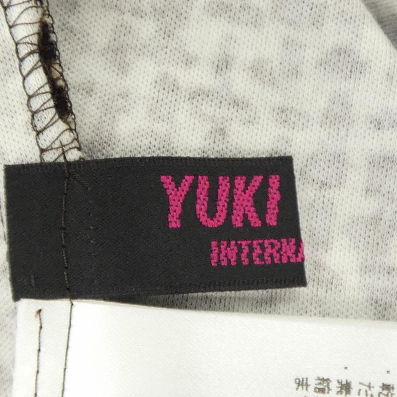 ユキトリイ YUKI TORII トップス