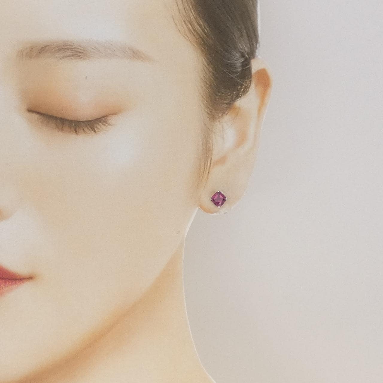 【新品】PT900 ガーネット ピアス 1.60CT