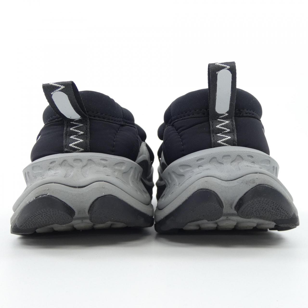 ホカオネオネ HOKA ONE ONE スニーカー