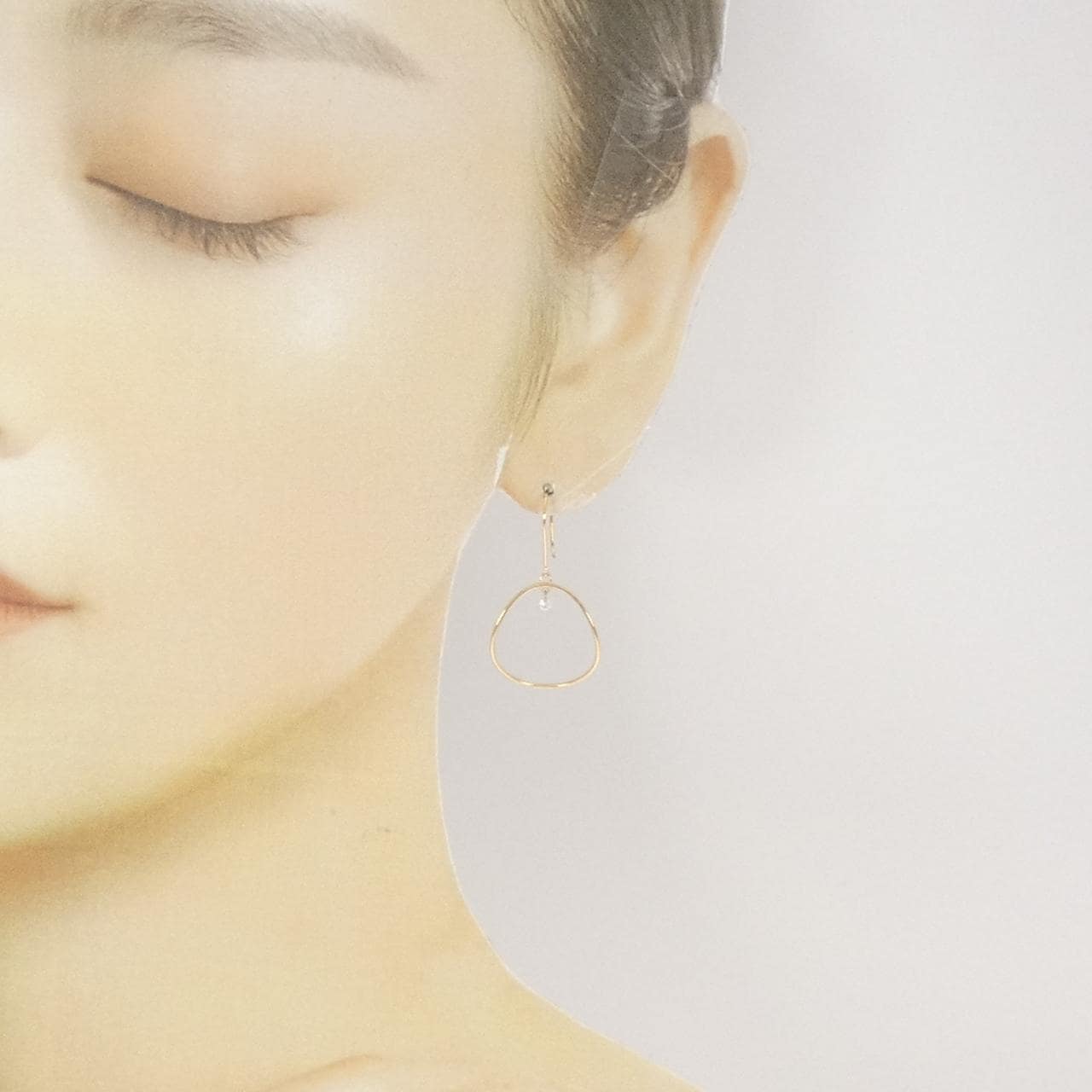 アーカー ビンドゥメディフープ ピアス 0.06CT