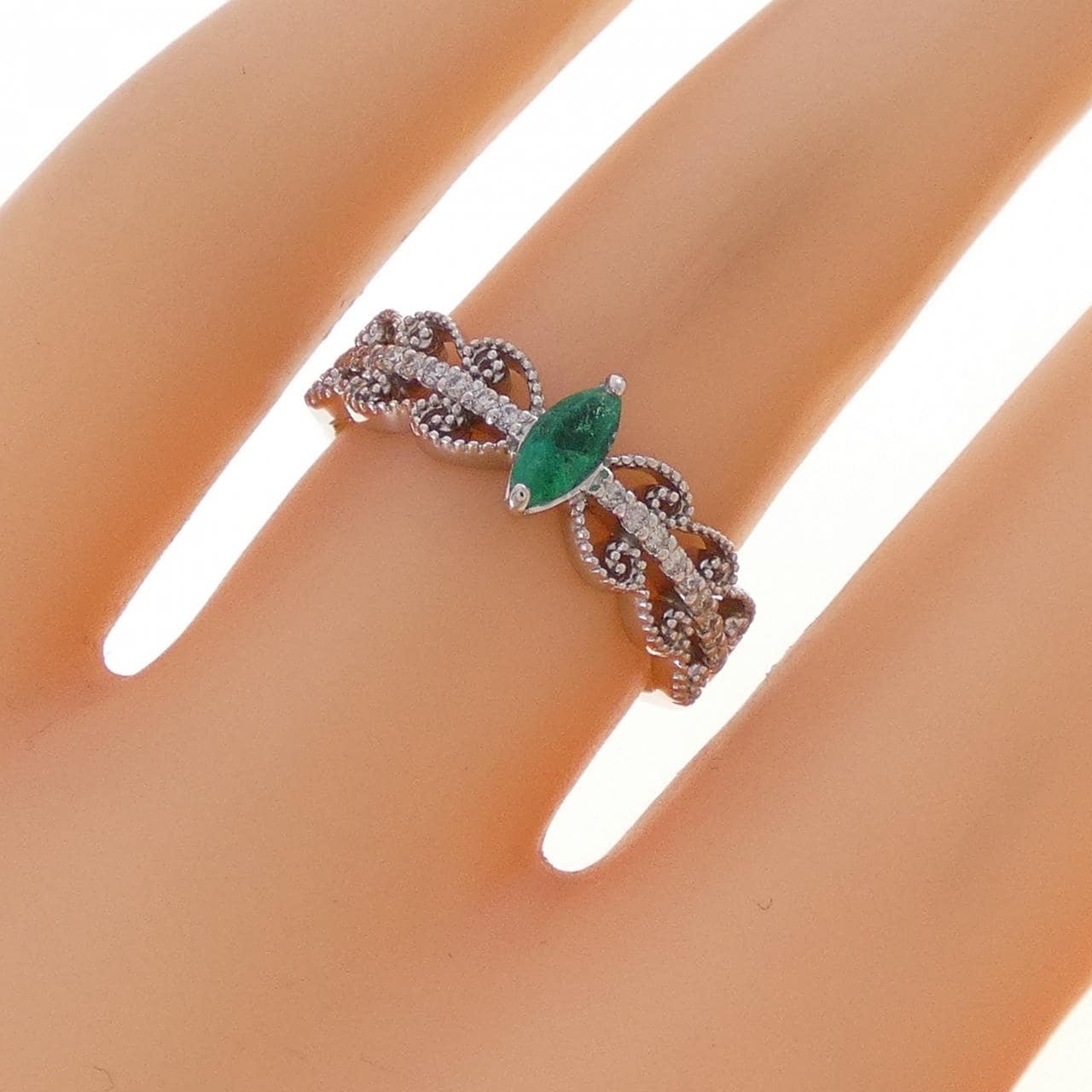 PT900 エメラルド リング 0.17CT