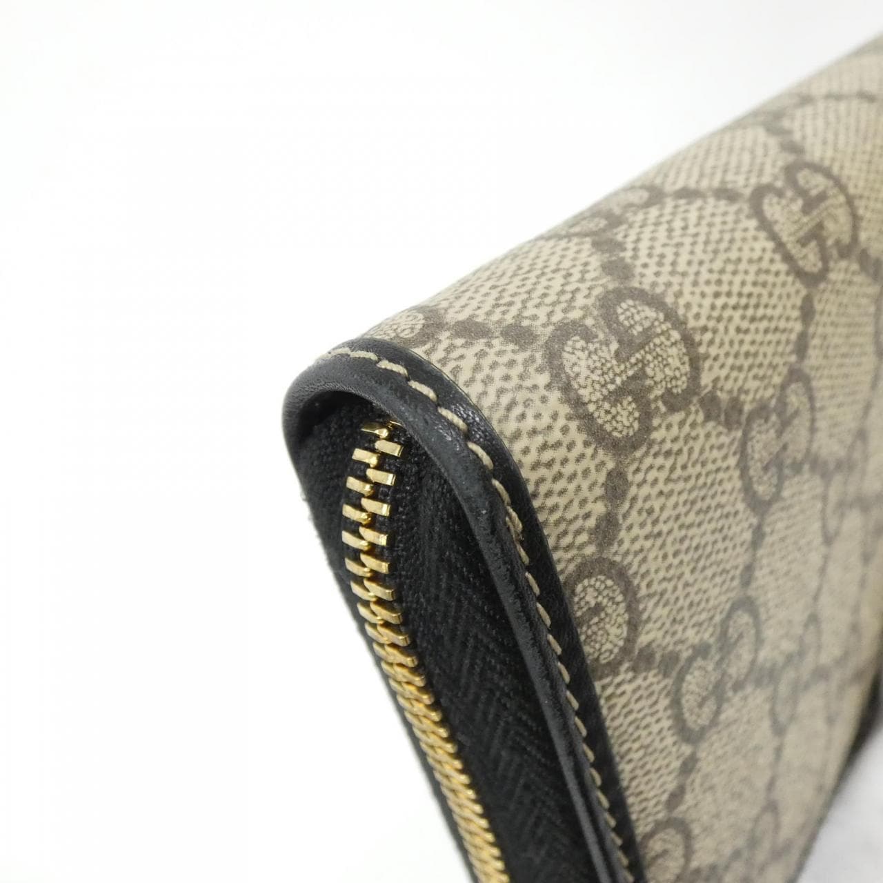 グッチ GG EMBLEM 819122 FAD6L 財布