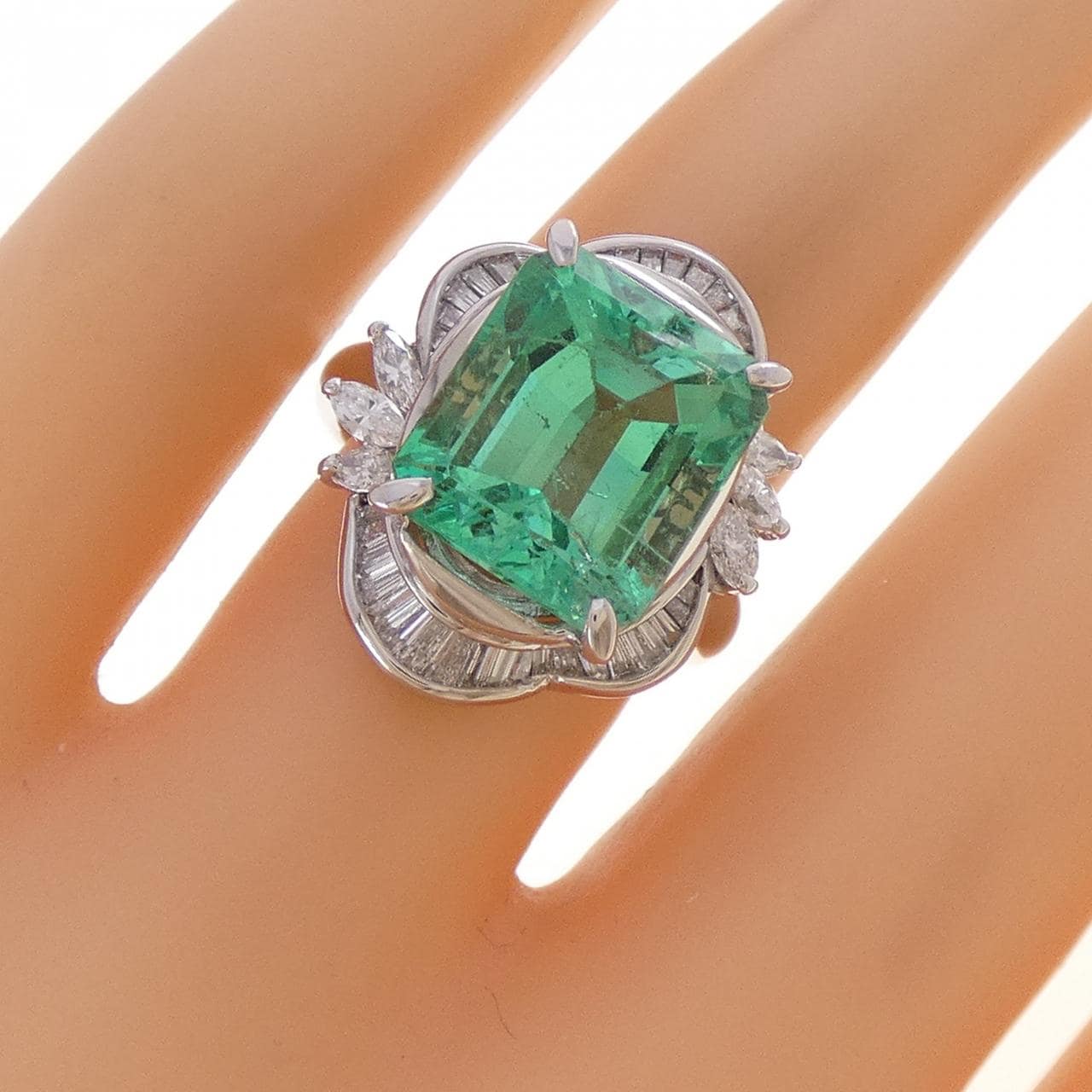 PT900 エメラルド リング 5.67CT