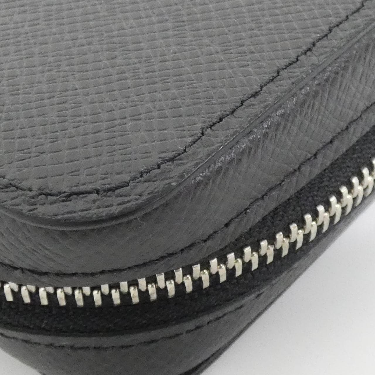 LOUIS VUITTON Taiga拉链XL M44275 钱包