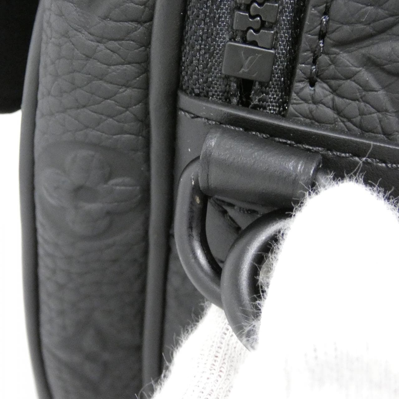 ルイヴィトン トリヨン モノグラム Sロック メッセンジャー M58489 ショルダーバッグ