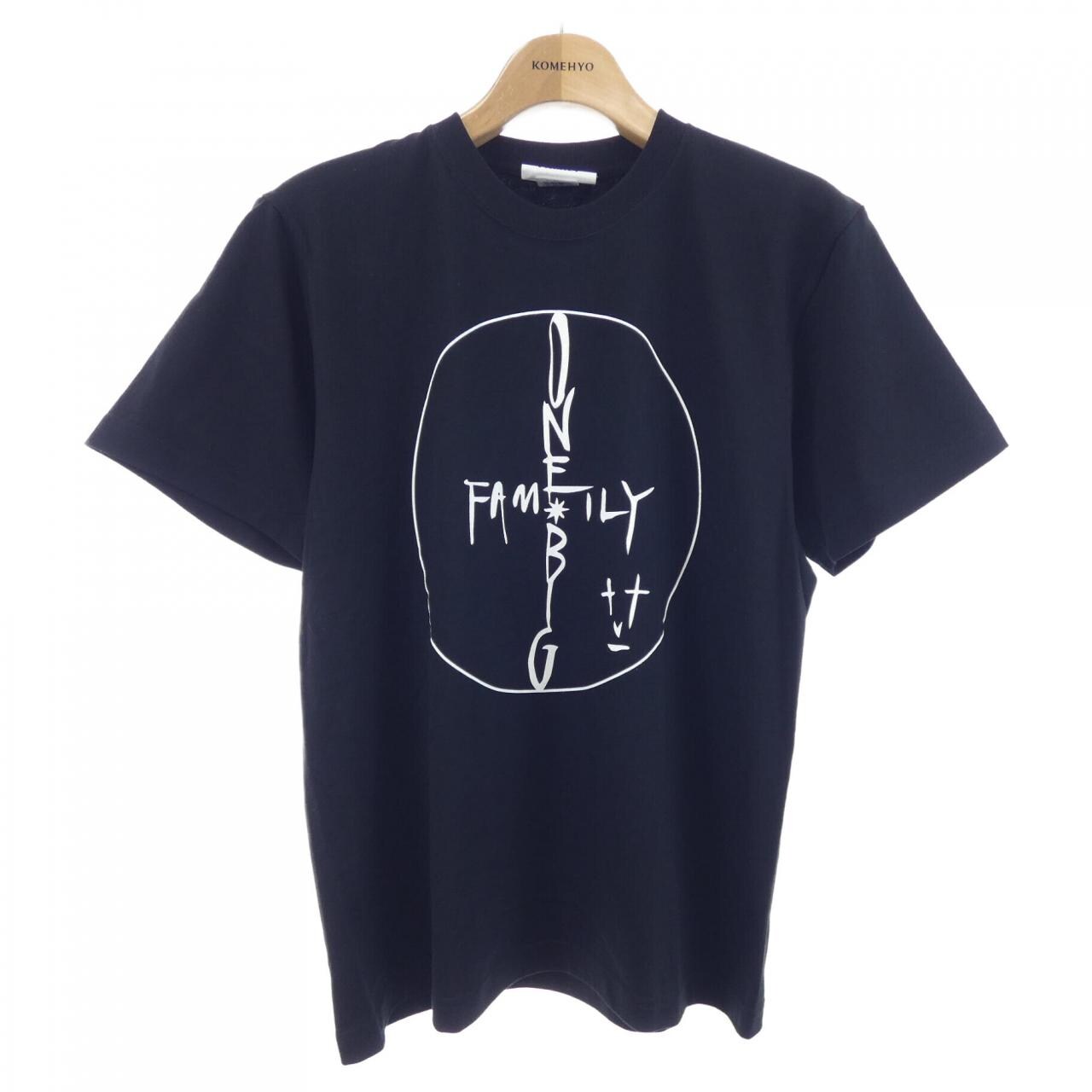 ONE BIG FAMILY Tシャツ