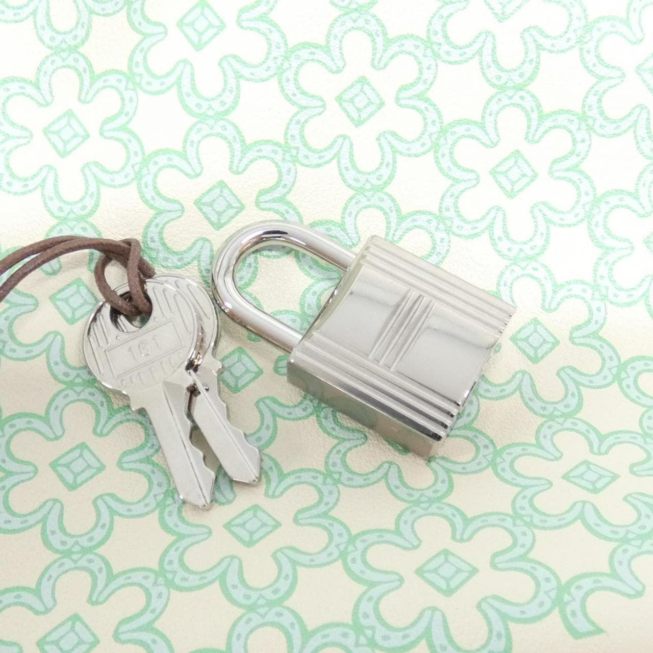 エルメス LUCKY DAISY ピコタン ロック PM 083546CK バッグ