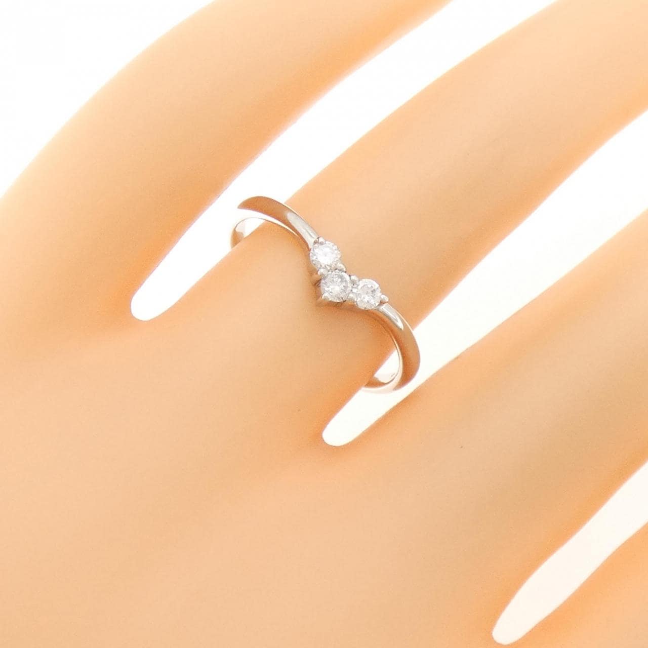 PT スリーストーン ダイヤモンド リング 0.15CT