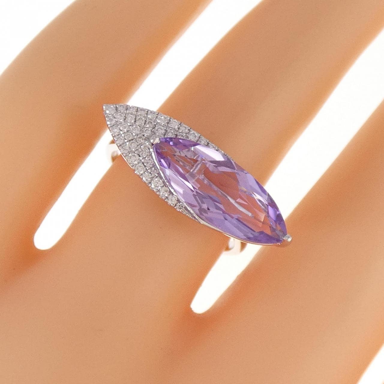 K18WG Amethyst Ring 2.30CT