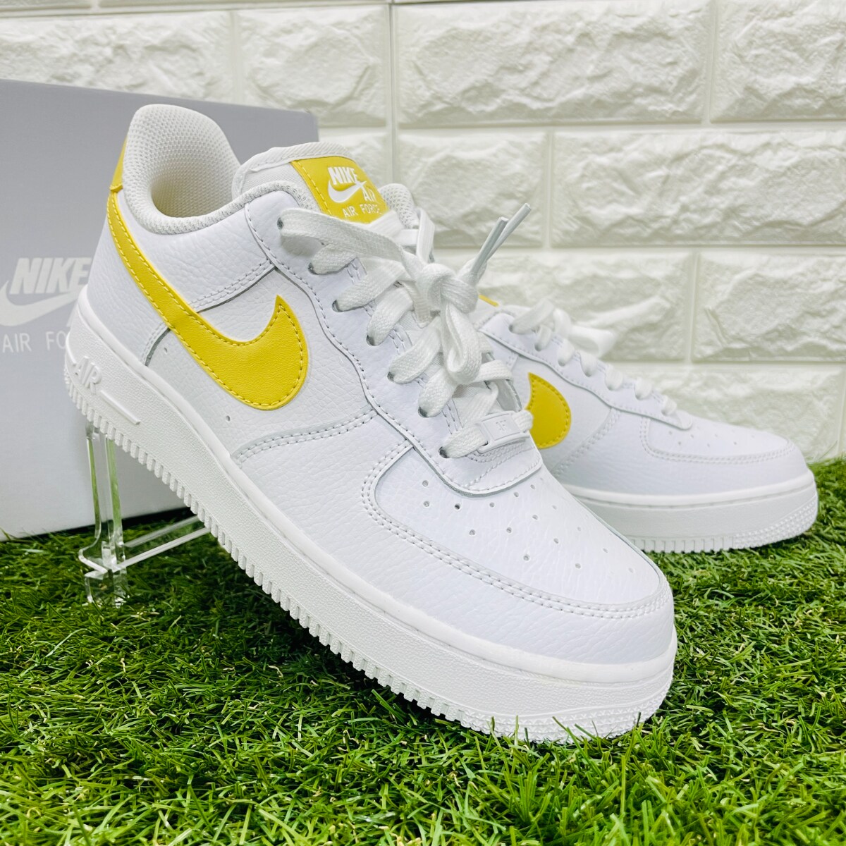 24 0cm ナイキ エアフォース1 07 Le Nike Af1 レディーススニーカー 白のフリマ商品 Kante Komehyo