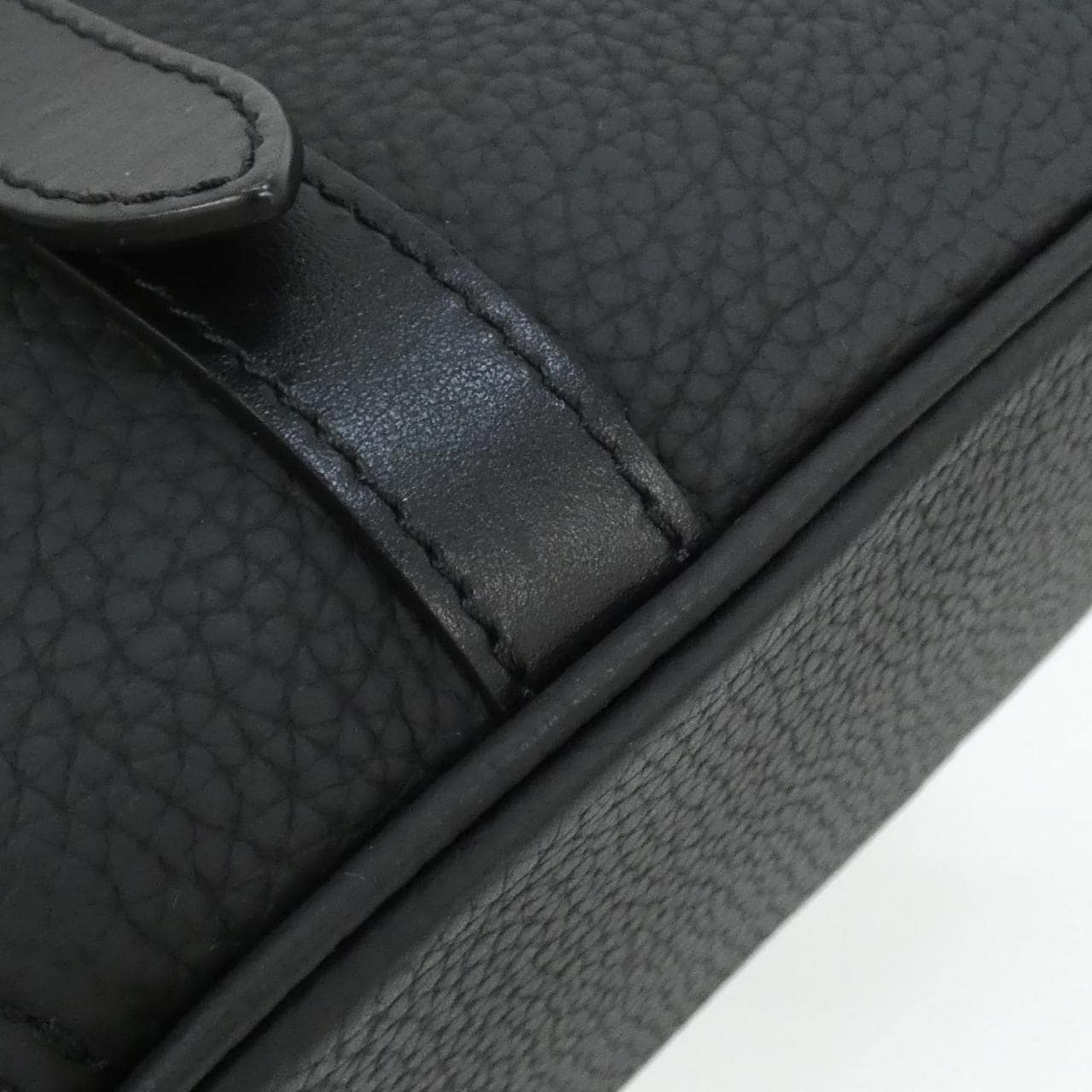 ルイヴィトン トリヨン クリストファー メッセンジャー M58476 ショルダーバッグ