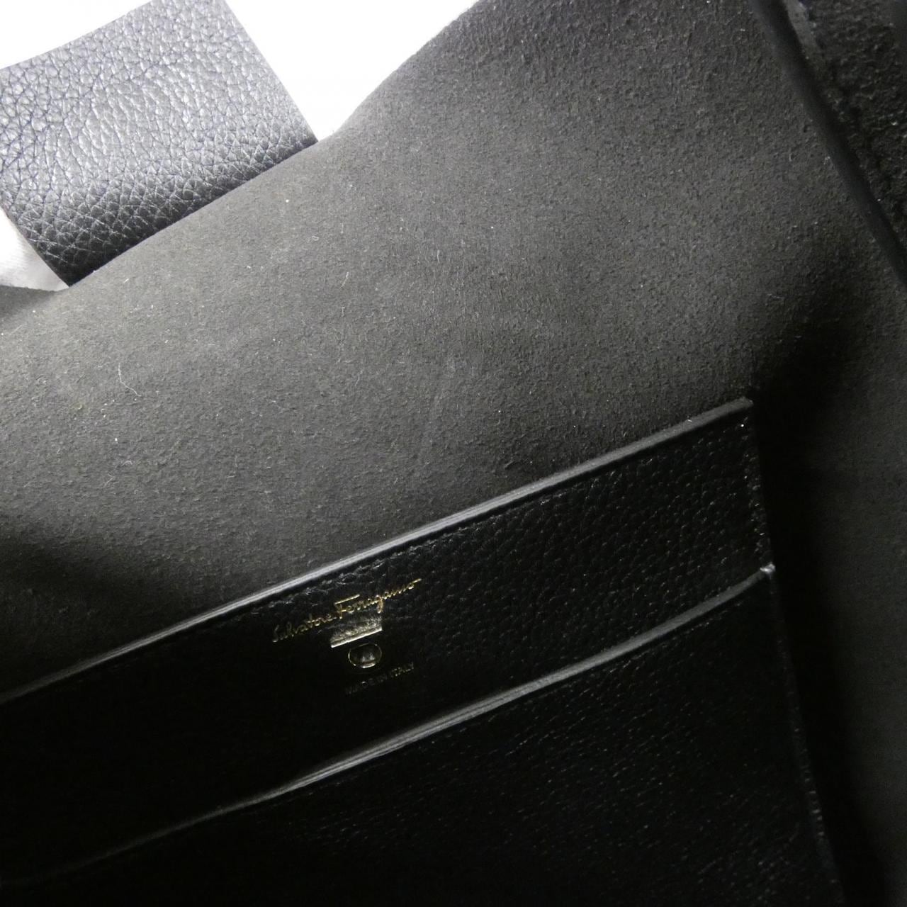 サルヴァトーレフェラガモ 21 H904 ショルダーバッグ