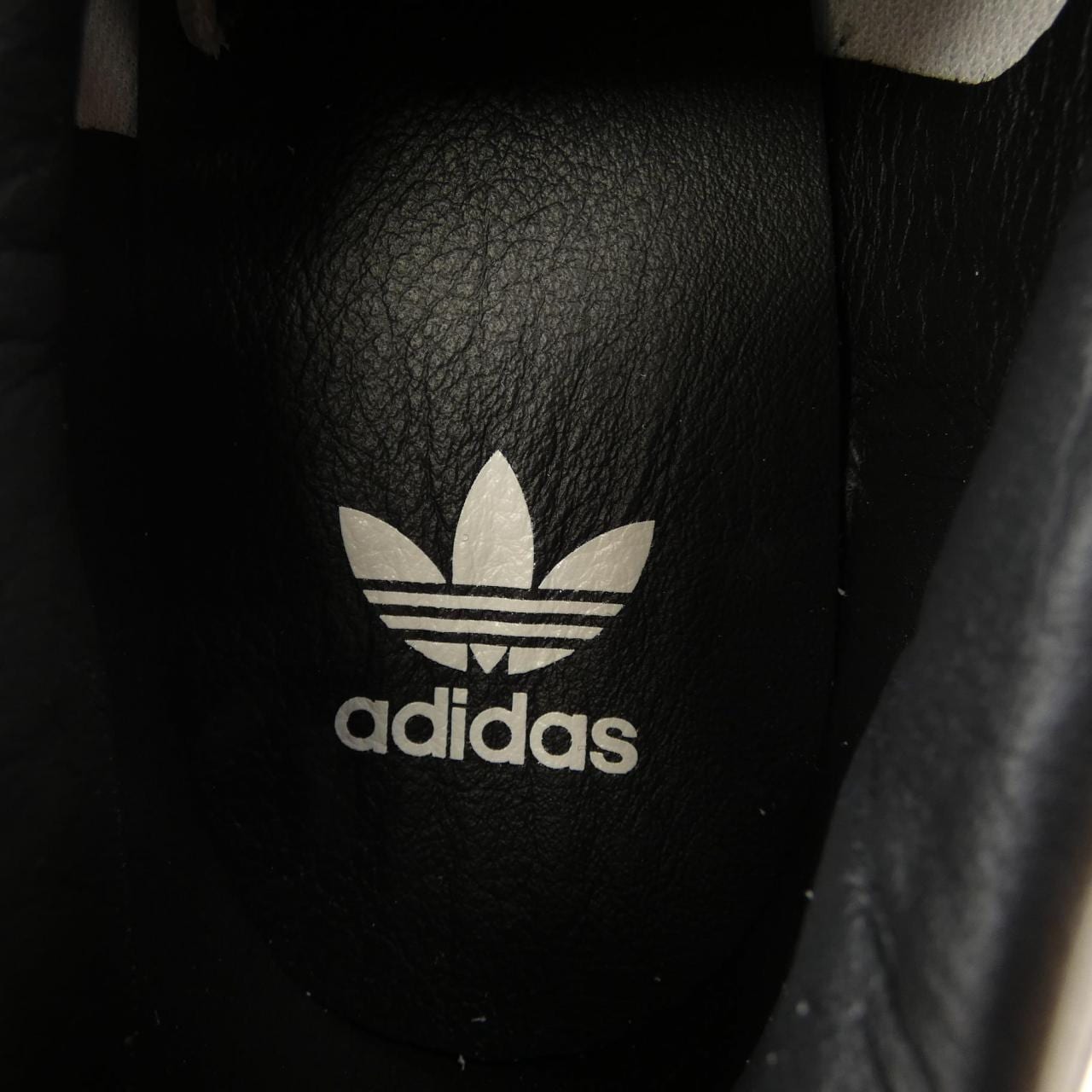 アディダス ADIDAS GZ8980 スニーカー