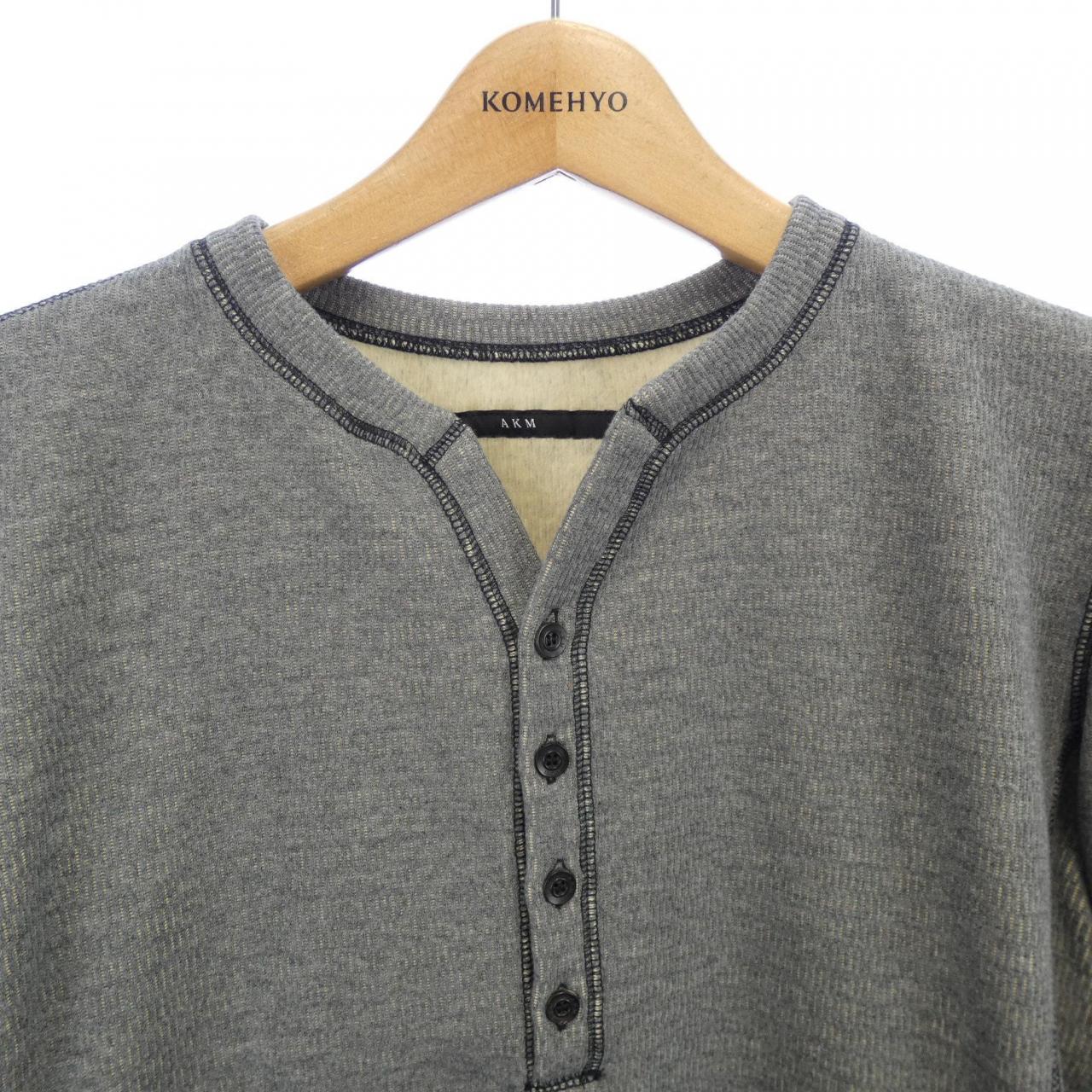 エイケイエム AKM トップス