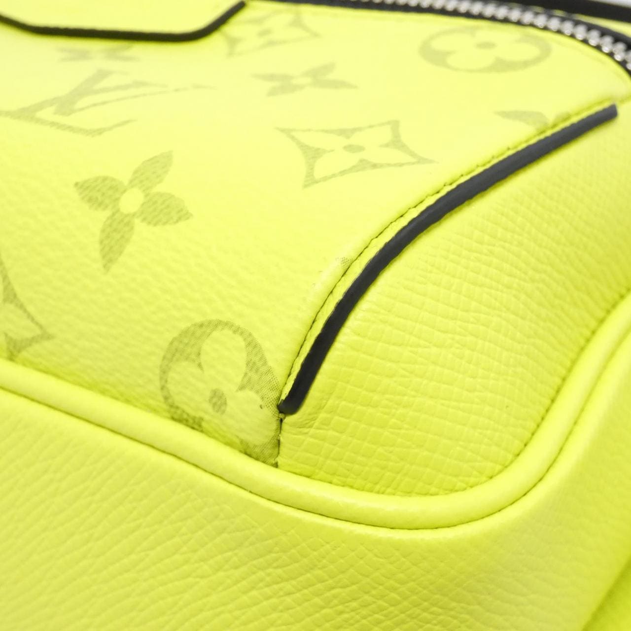 ルイヴィトン タイガ ラマ バムバッグ アウトドア M30251 ショルダーバッグ