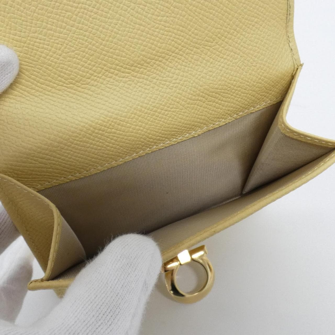 サルヴァトーレフェラガモ 22 C877 財布