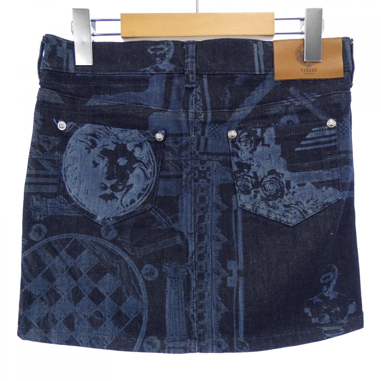 ヴェルサス VERSUS スカート