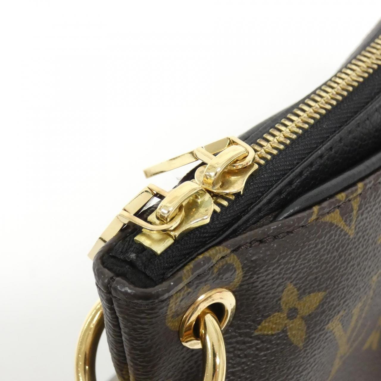 LOUIS VUITTON Monogram Pallas M41064 包